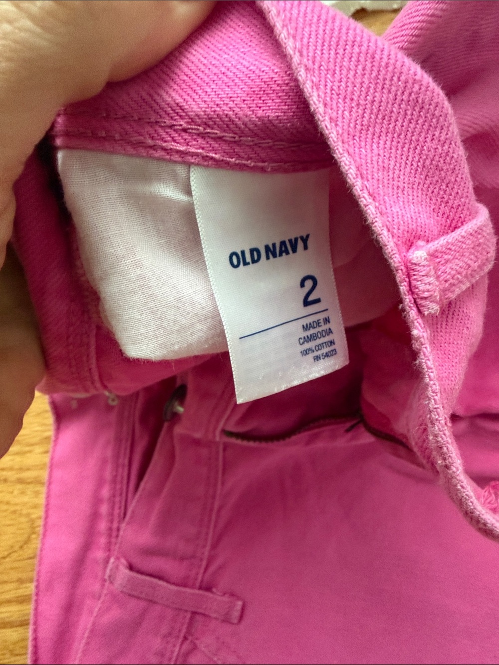 Old Navy Diva Hot Pink Denim Cutoff Shorts and cream American Eagle crop top - Picture 2 of 4